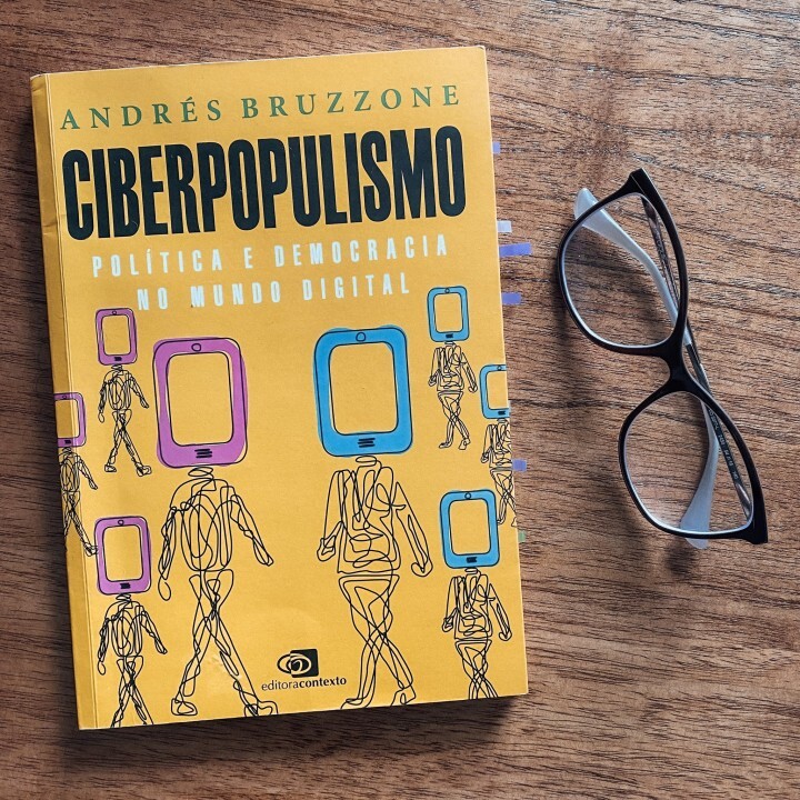 Capa do livro Ciberpopulismo: Política e democracia no mundo digital de Andrés Bruzzone.